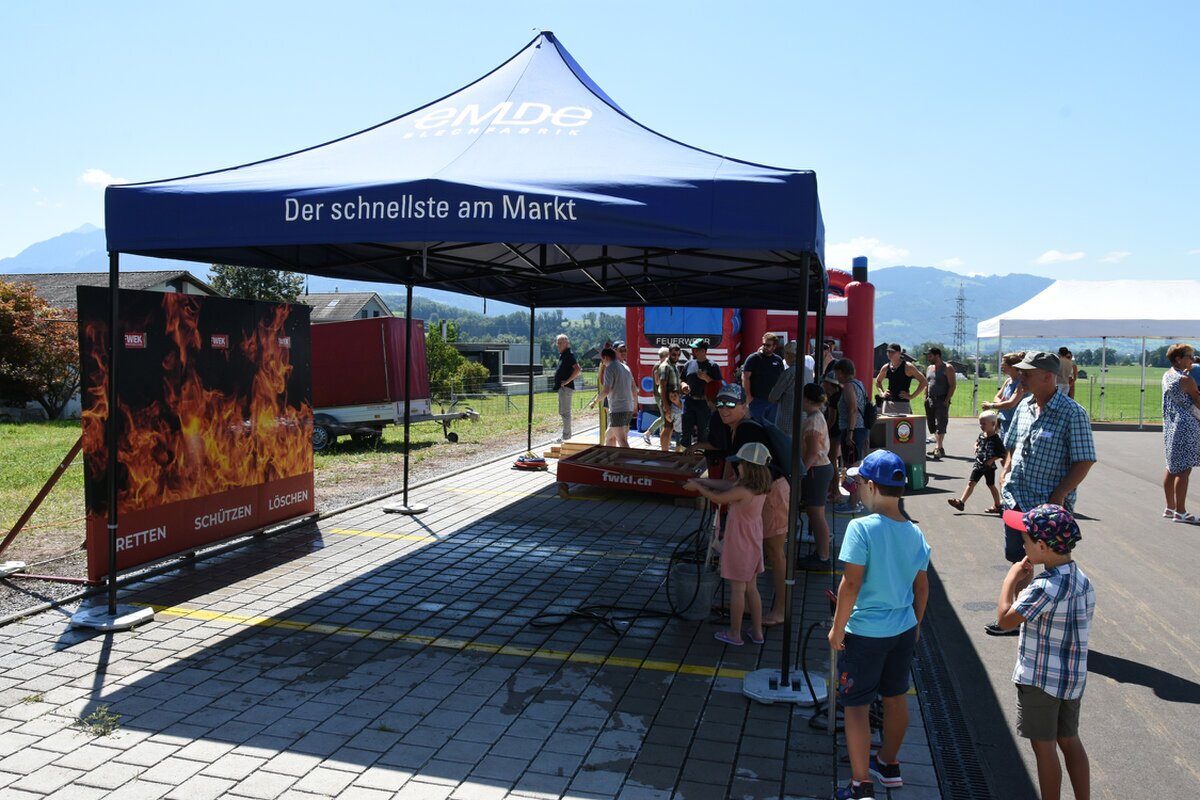 Nachwuchs am Tag der offenen Tür im Feuerwehrdepot Kaltbrunn